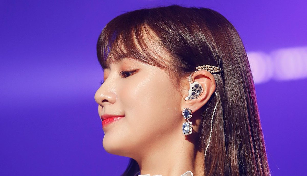 45. 에이핑크 오하영의 커스텀 인이어
