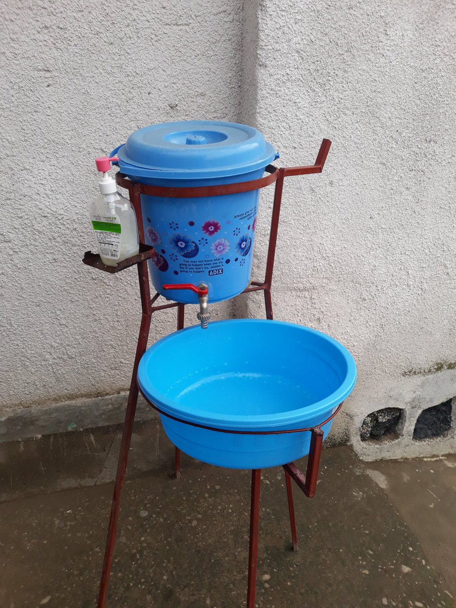 Fr_Grunewald's tweet photo. Partout au nord Kivu, la base pour le #lavagedemain est en place depuis Ebola. Cela sera t il suffisant face au #coronavirusfr #Covid_19? @OMSRDCONGO @WHO Si oui,1er lien fort #NexusHumDev & #GRC @eu_echo @ReseauRisques @Charles_Tellier @salignonp @PhilippeJahshan @HerveBerville https://t.co/4tAuA6psGe