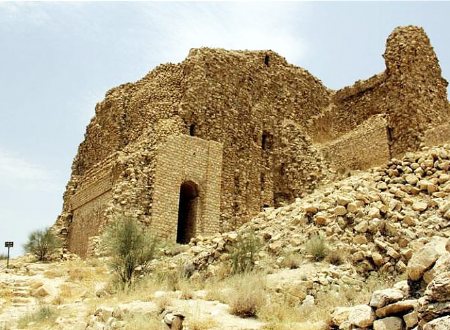 Checking out Qal& #39;eh Dokhtar in my Iranian cultural heritage site thread. It is a castle built in 209 AD by Ardashir I and it is located in Fars Province.