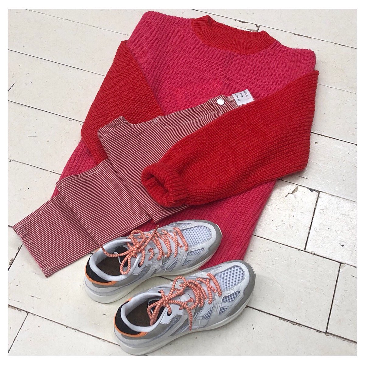 A sweater, stripes &amp; sneakers... That’s our kind of Friday style 👌 #ootdstyle #danishdesign #norfolk

Sweater: Lollys Laundry
Jeans: Pieszak
Sneakers: WODEN