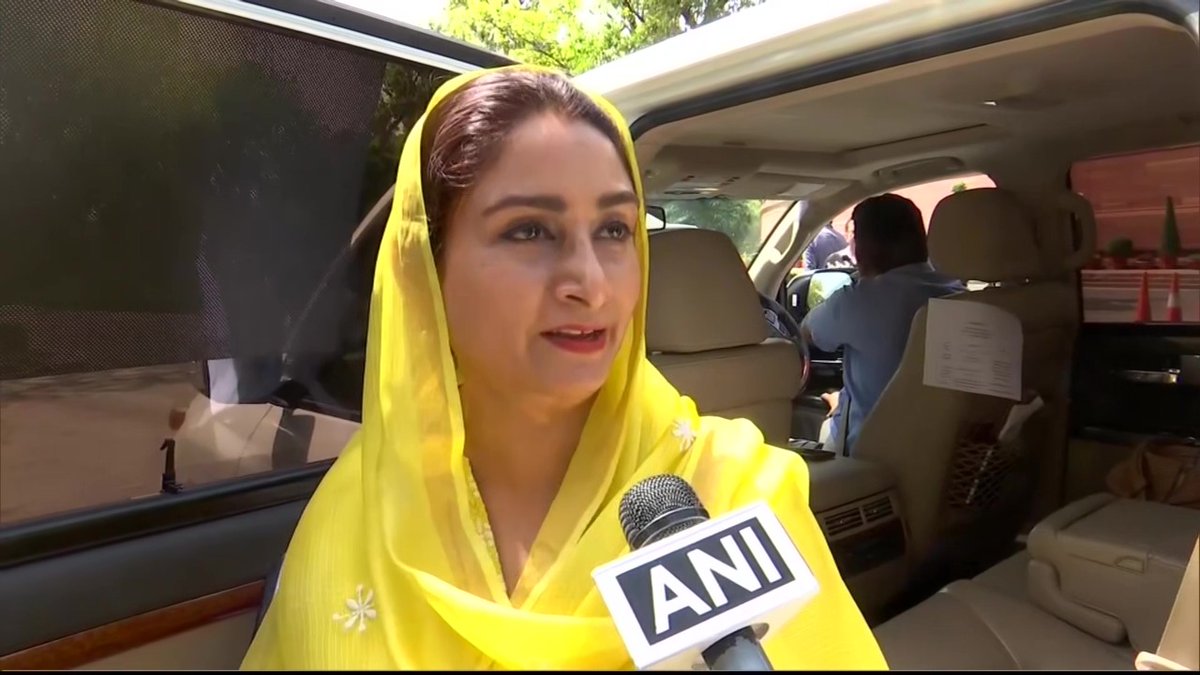htTweets's tweet photo. #HTNewsAlert | "Parliament session should also be curtailed in order to prevent the spread of #CoronaVirus. The government should give it a thought": Union Minister and Akali Dal leader Harsimrat Kaur Badal (ANI)
For more on this, visit, https://t.co/VW0nW0OuoR https://t.co/MDpykRwZQz