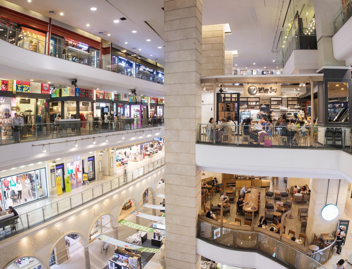 MixPromphong's tweet photo. Ever dreamed of traveling the world in downtown Bangkok? Here at Terminal 21, a world city-themed shopping mall offers you everything you need from clothes, accessories, and delicious food! 👗👔👜

#themixphromphong #bangkok #shopping #terminal21 #terminal21asoke https://t.co/xRGmF6gwRs