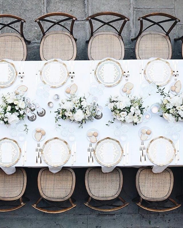 Symmetry! Bravo to @larosacaninafirenze for the execution of this perfect tablescape we designed for a gorgeous American couple
#tablescape #beinspired #followperfection #beautymaker ift.tt/2TKyDNC