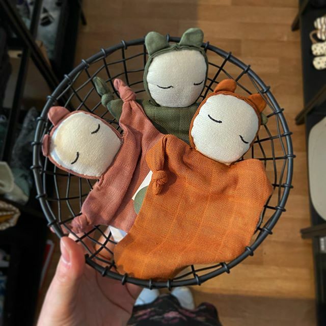 KinderladenLE's tweet photo. @fabelabdk ist online ihr Lieben. Wunderschöne Bio Stoffe und tolle Farben ❤️und jetzt hoch die Hände Wochenende 🙌🏻#milchundhonigkinderladen #milchundhonigshop #leipzig #fabelab #organic #shoplocal #kidsstuff #nicethings #baby https://t.co/aMryyVXjhS https://t.co/kCJWV1WflL