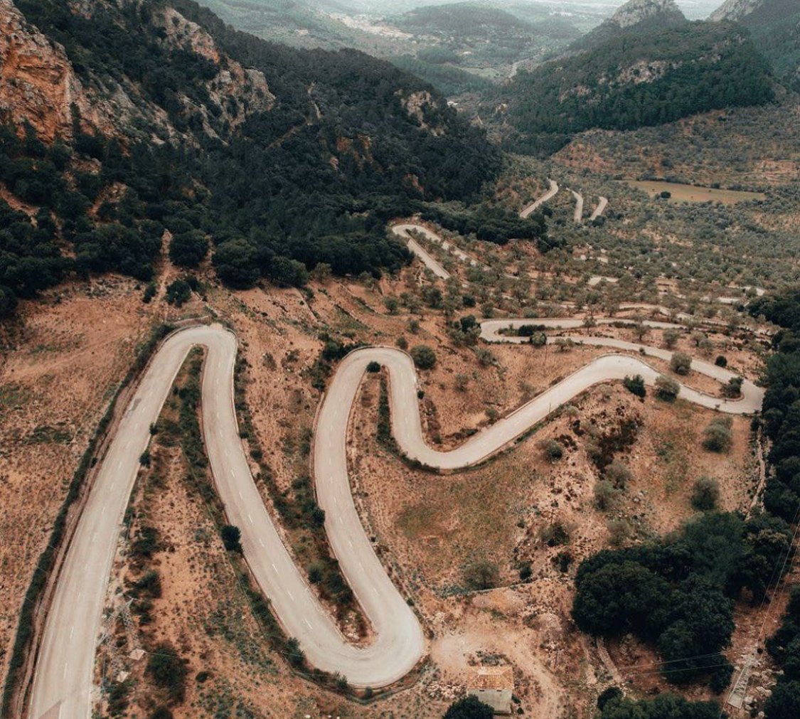 EvansCycles's tweet image. 🔁RT if you'd take on the switchbacks at Col de Soller.
📸IG: jbraynard