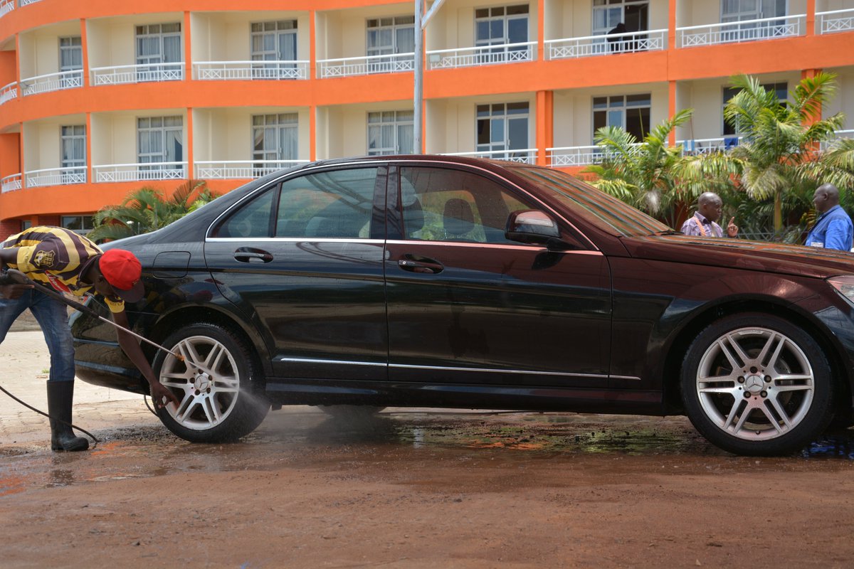 rainbowruiru's tweet photo. The forecast calls for bright and shiny which means it's the perfect day for a carwash Sun with rays🌞When the weather finally clears after winter or a rainy, overcast stretch everyone wants to get out in the sun and cleaning the car is always on the to-do list. Karibu @rainbow https://t.co/ELNKxG1BKm