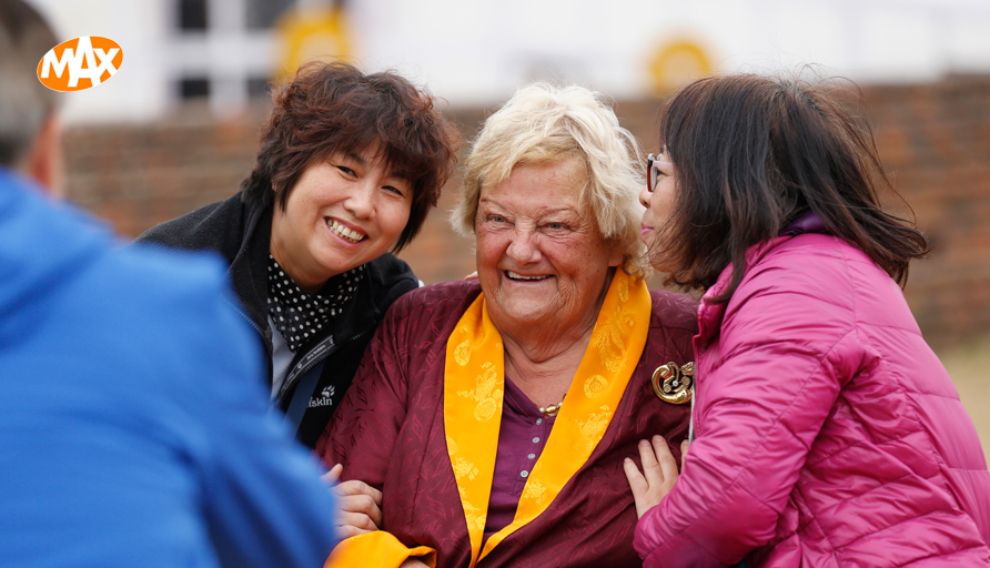 In deze aflevering van #EricaopReis duikt Erica Terpstra zich onder in de unieke hindoeistische cultuur van het land #Nepal. 📺 Vanavond om 21.30 uur op <a href="/NPO1/">NPO 1</a>!