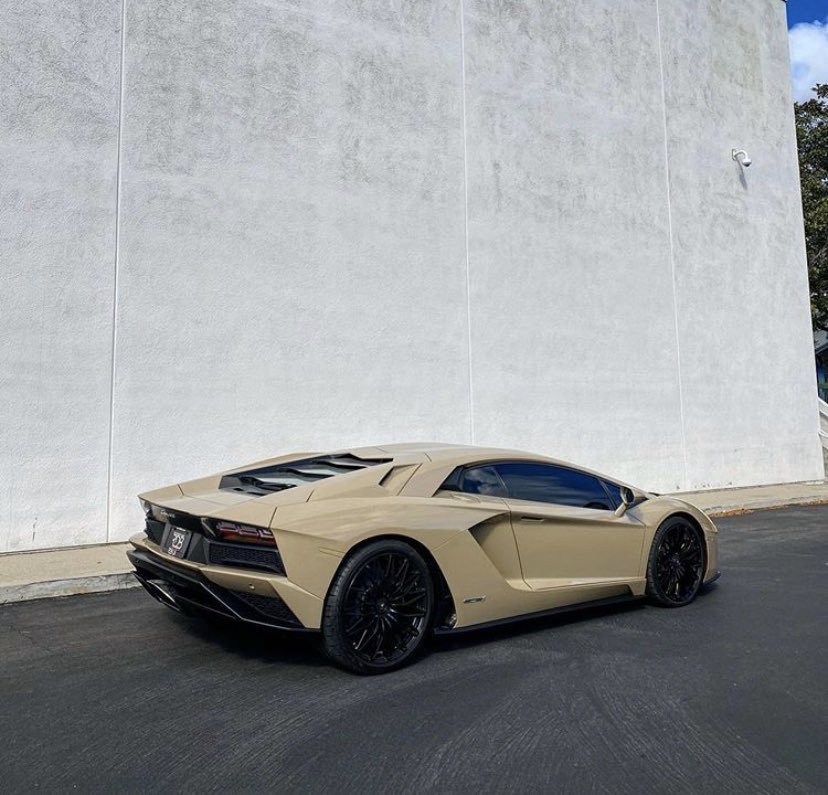 ExhaustButtonOn's tweet photo. #FridayMotivation: Post the first supercar that pops up in your mind💥 (Don’t cheat) https://t.co/NpYN6P7gG1