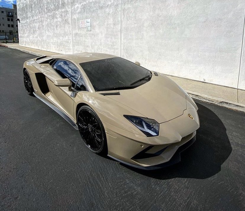 ExhaustButtonOn's tweet photo. #FridayMotivation: Post the first supercar that pops up in your mind💥 (Don’t cheat) https://t.co/NpYN6P7gG1