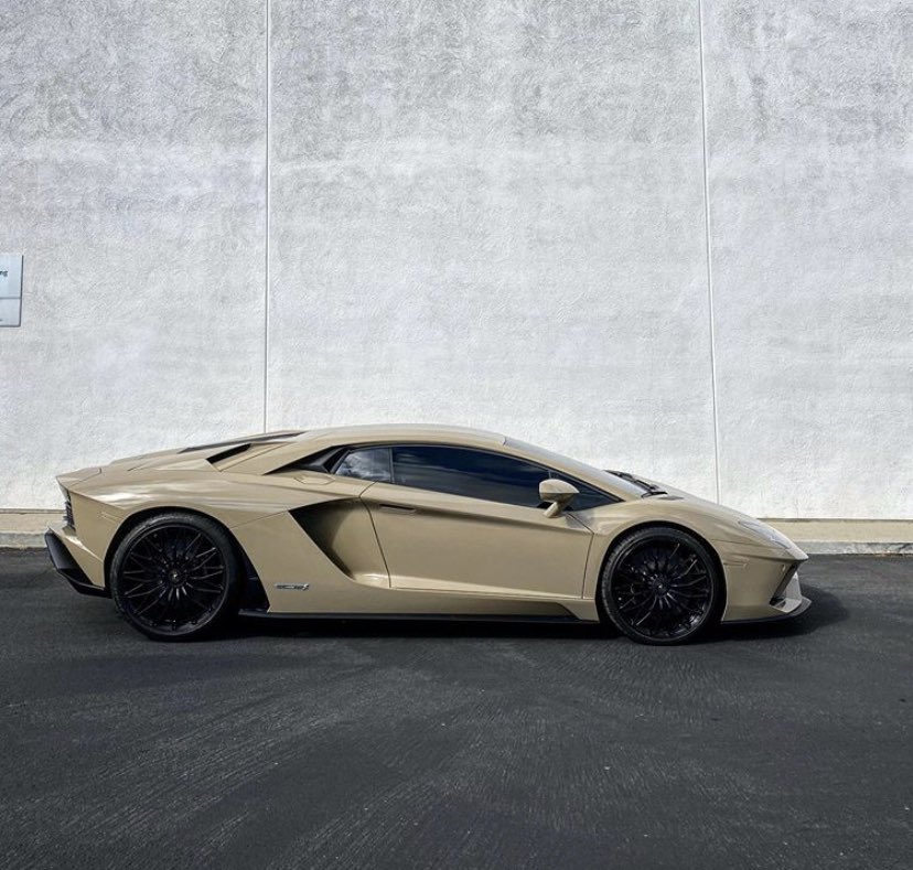 ExhaustButtonOn's tweet photo. #FridayMotivation: Post the first supercar that pops up in your mind💥 (Don’t cheat) https://t.co/NpYN6P7gG1