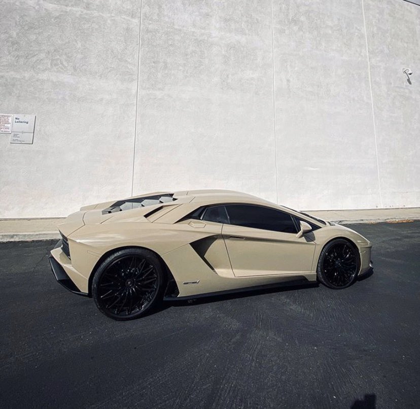 ExhaustButtonOn's tweet photo. #FridayMotivation: Post the first supercar that pops up in your mind💥 (Don’t cheat) https://t.co/NpYN6P7gG1