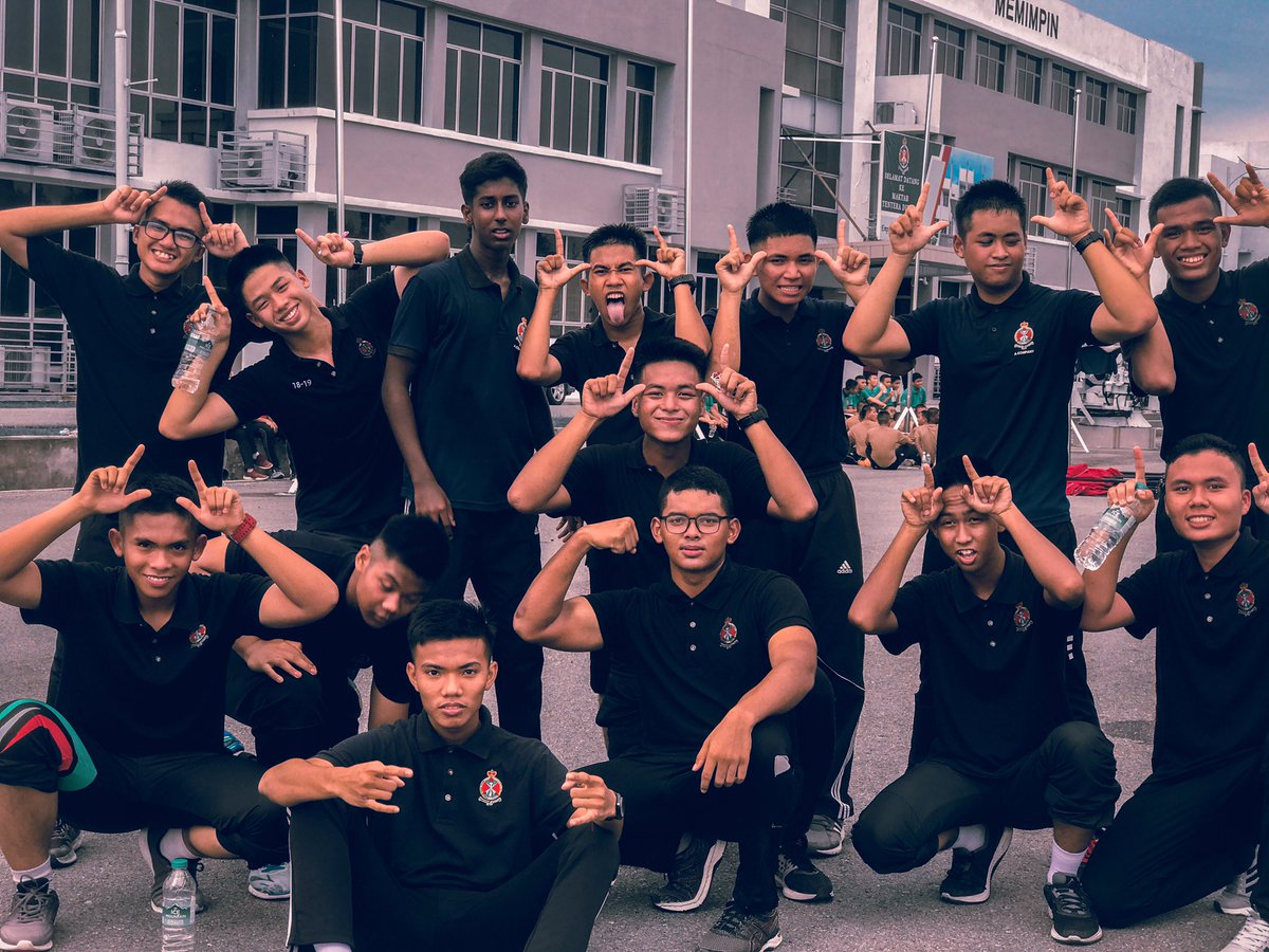 Dhaiq4l's tweet photo. We made it to the top🤘🏻
#Alphabros https://t.co/KoEtRaCI4T