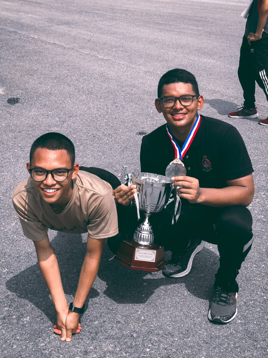 Dhaiq4l's tweet photo. We made it to the top🤘🏻
#Alphabros https://t.co/KoEtRaCI4T