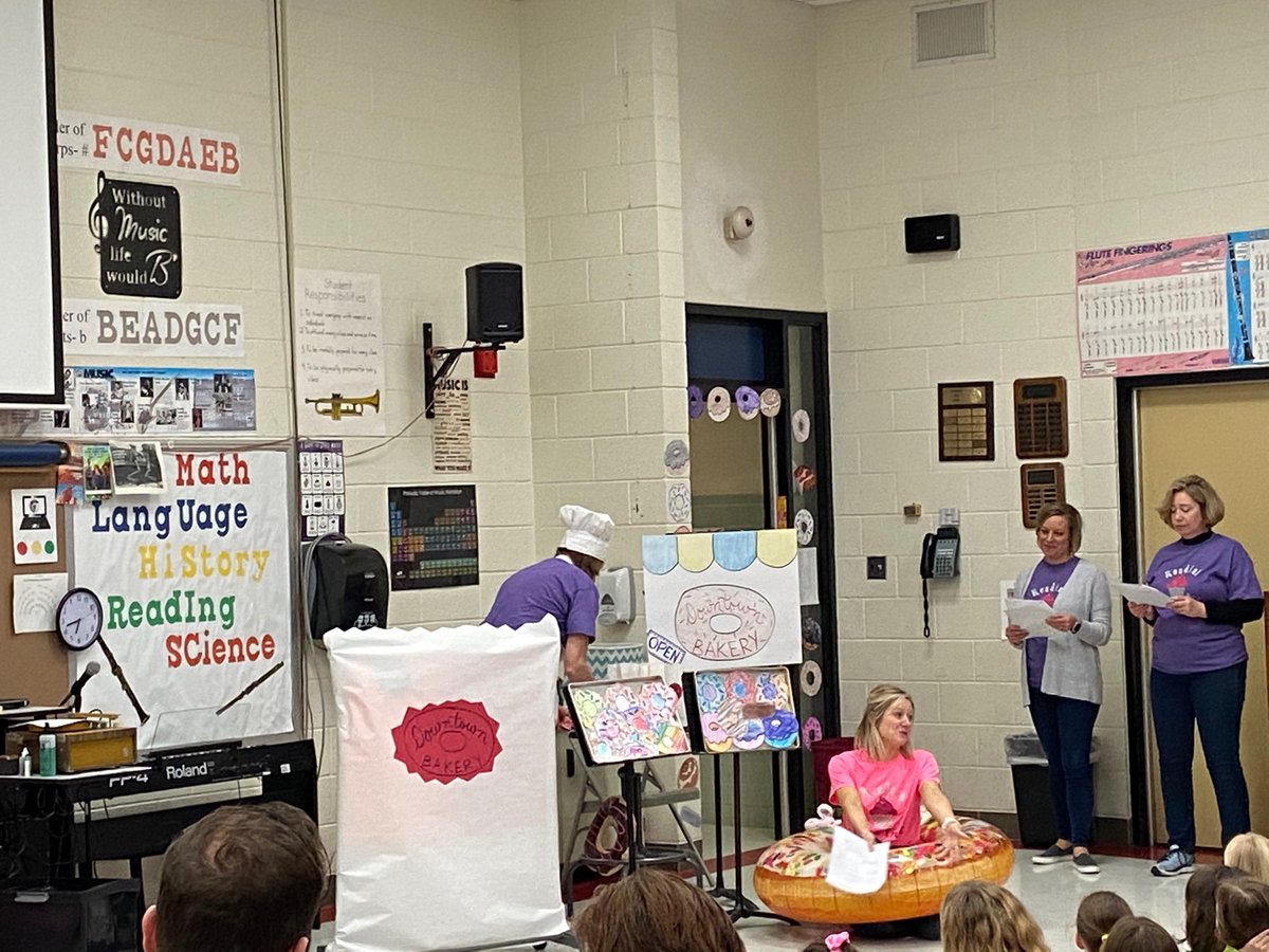 rbesheap's tweet photo. Reading is A Sweet Treat! Thank you to everyone for making this night such a great success!! #redbud132 #FRN20 https://t.co/g9RCrAQ2FV