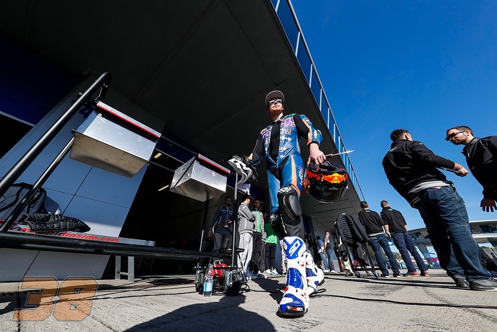 #team38 Latest pics from Jerez in Spain by @WithUMotoETeam bradleysmith38.com/news/article/m…