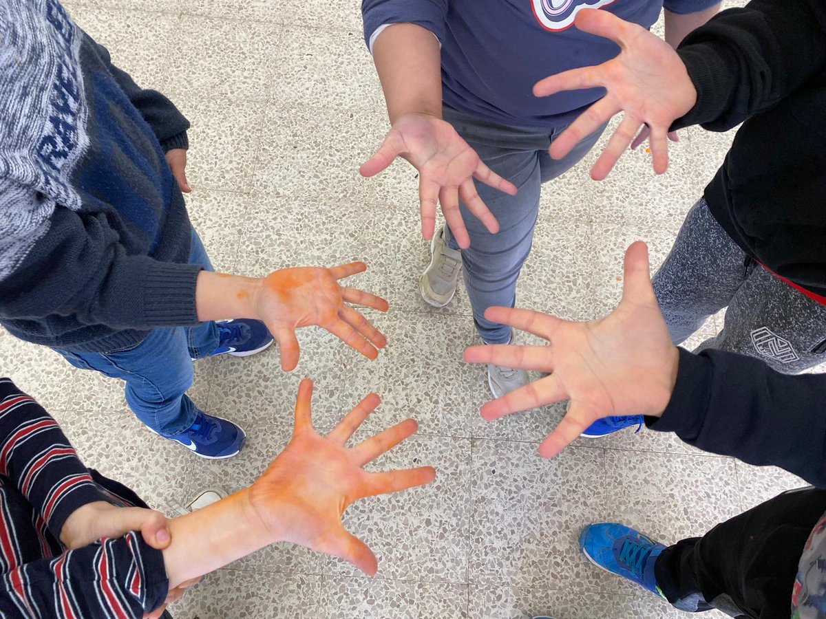 ERocaprevera's tweet photo. 1. FIL sobre un experiment que vam fer aquesta setmana a l'Escola Rocaprevera.
COM TRANSMETEM ELS VIRUS? LA IMPORTÀNCIA DE LES MANS BEN NETES.
#coronavirus https://t.co/17MgB2bLNo