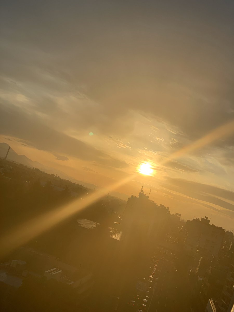 Jojozoey1's tweet photo. Today's sunset is the strange atmosphere 🌇🧐☪️
#StrangeAtmoshere
#Sunsetsens
#sunsetphotography
#sunsetTokyo
#sunsetwest
#skystrange
#StrangerThings
#weiredSunset
#夕焼け東京
#東京カメラ部
#photography
#photo
#PhotoOfTheDay https://t.co/pfe4014rzC