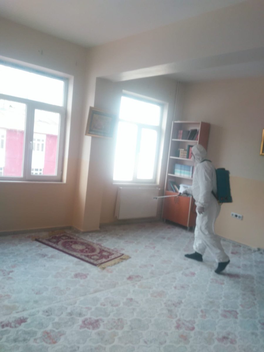 mutkianadolu13's tweet photo. Mutki Anadolu lisesi pansiyon ve okul dezenfekte edildi. #Covid_19 #coronatuerkiye @meb_ailesi2023 @Bitlis_Mem https://t.co/kx5RNvJSLd
