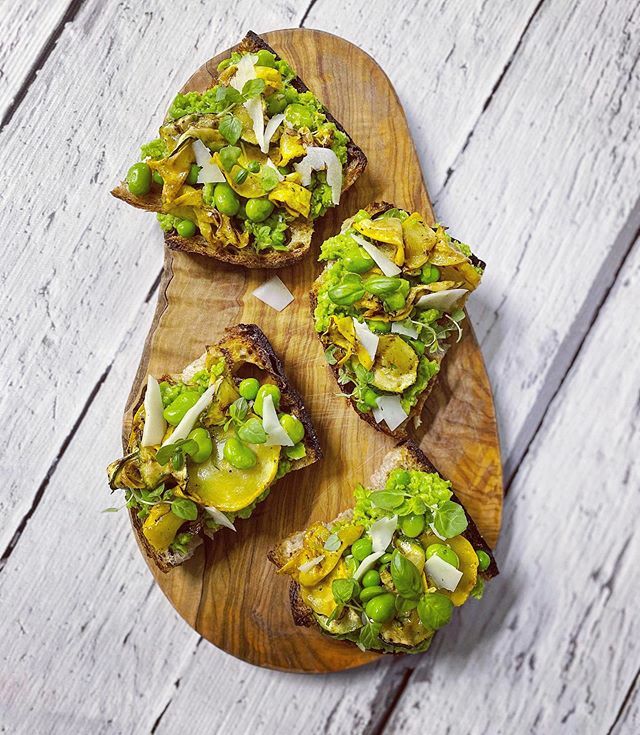 londbasqkitchen's tweet photo. One of the sharing tapas for a summer wedding. These are broad bean, pea and griddled courgette bruschettas with manchego shavings, lemon and mint. Summer on toast? ☀️ .
.
.
.
#bruschetta #summerbruschetta #bruschettas #tostadas #tosta #summertapas #tapa… https://t.co/gw5d9bUaWt https://t.co/vL185CMWqH