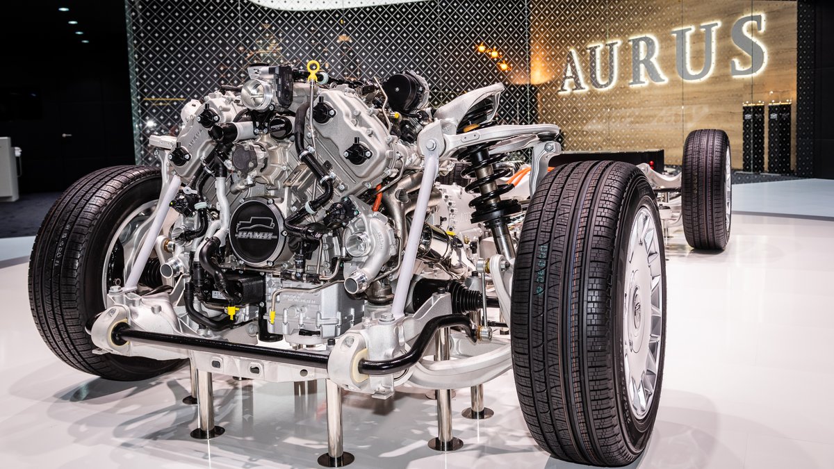 AurusRussiaEN's tweet photo. The vehicles are equipped with a highperformance V8 engine, which is a new in-house development created especially for AURUS vehicles.

#Aurus #AurusSenat #Аурус #АурусСенат https://t.co/Wol3QeE6sw