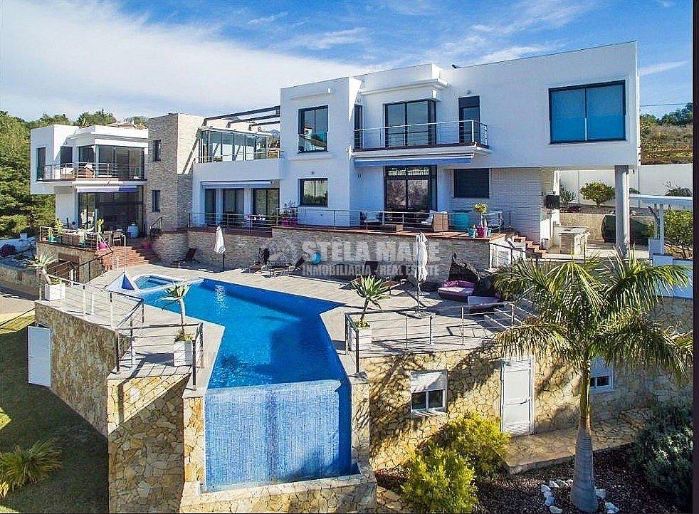 SpainHouses_net's tweet photo. #Housesoftheweek: Spaces full of charm and relaxation located in a unique place in Frigiliana

>> 3 independent houses in 1, enjoy the charm of Frigiliana in this villa, specific to enjoy with the family  https://t.co/U7btWutppw https://t.co/B3FWmyBnh4