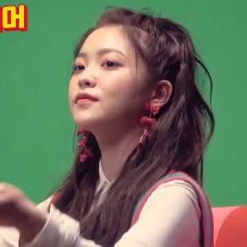 yerilooks's tweet photo. low quality of yeri's brown hair https://t.co/tB0Bda978x