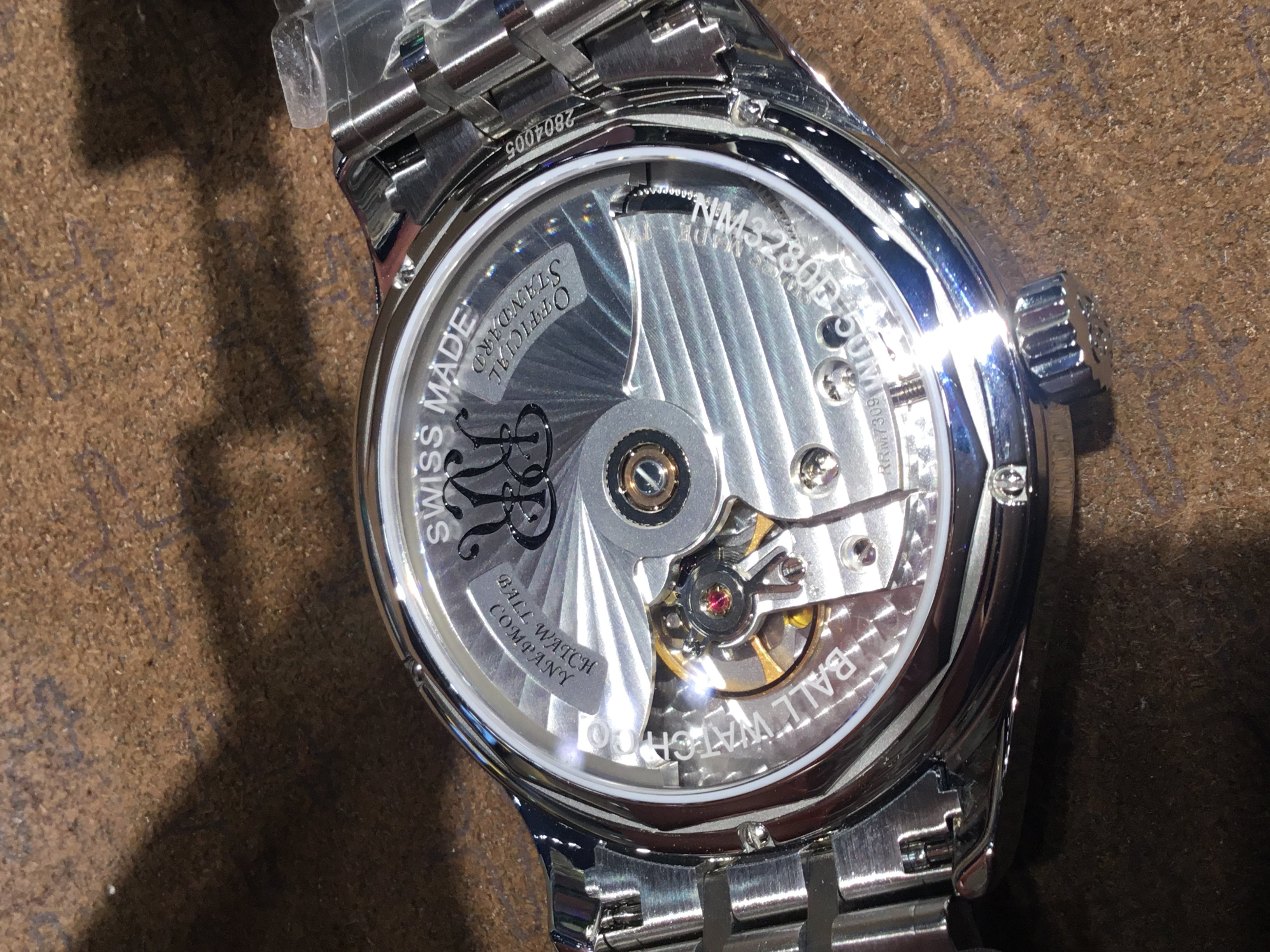 The Watch Shop Twitter पर Ball Watch 今回ご紹介する時計はball Watchのmanufacture 80です Nm3280d S1cj Bk 291 500 税込 高精度のお墨付きであるcosc認定クロノメーター規格 更に80時間の長時間駆動 ヴィンテージ感溢れるドーム型サファイアガラスも