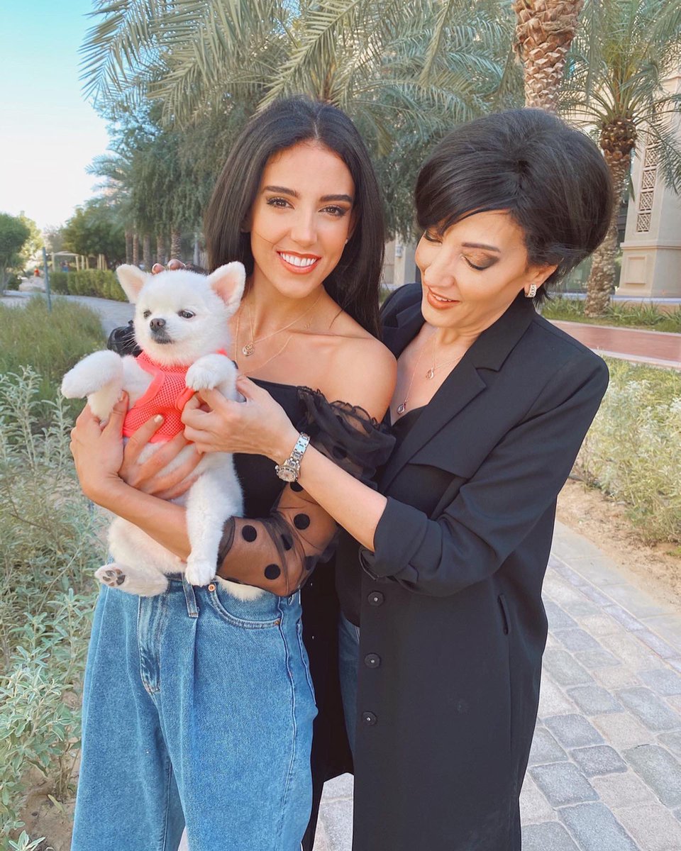 HadiaGhaleb's tweet photo. If all the above is not a reason to be “فرحانين بيا", well honestly I don’t want your فرحة 😁😁😁 and neither should anyone of you! https://t.co/dQXKnsxyid