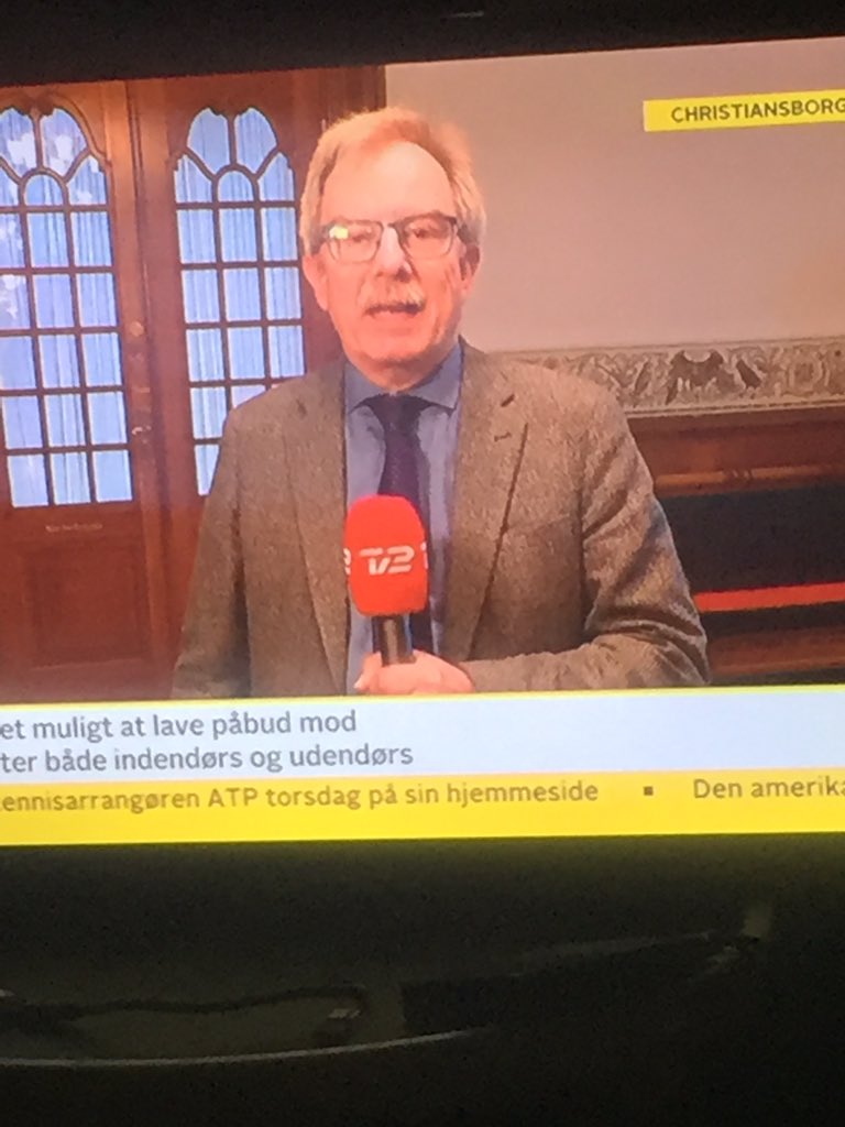 Musclemini's tweet photo. @tv2newsdk Den her hundelort var med til at bære en kiste ud på en død politiker! Tror på nyhederne er objektive! #Danmark #dkpol https://t.co/SFBH9CXVLI