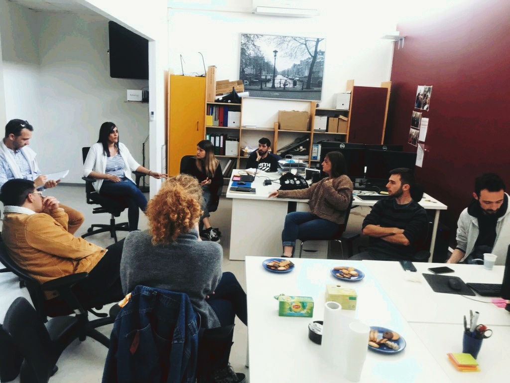 MLPaysDeGrasse's tweet photo. A la rencontre de l'équipe ML PROD à Salon de Provence Merci Shakira pour ce bel accueil 😉
#videos #mlprod #projets #journaliste https://t.co/ihUUaMzKFe