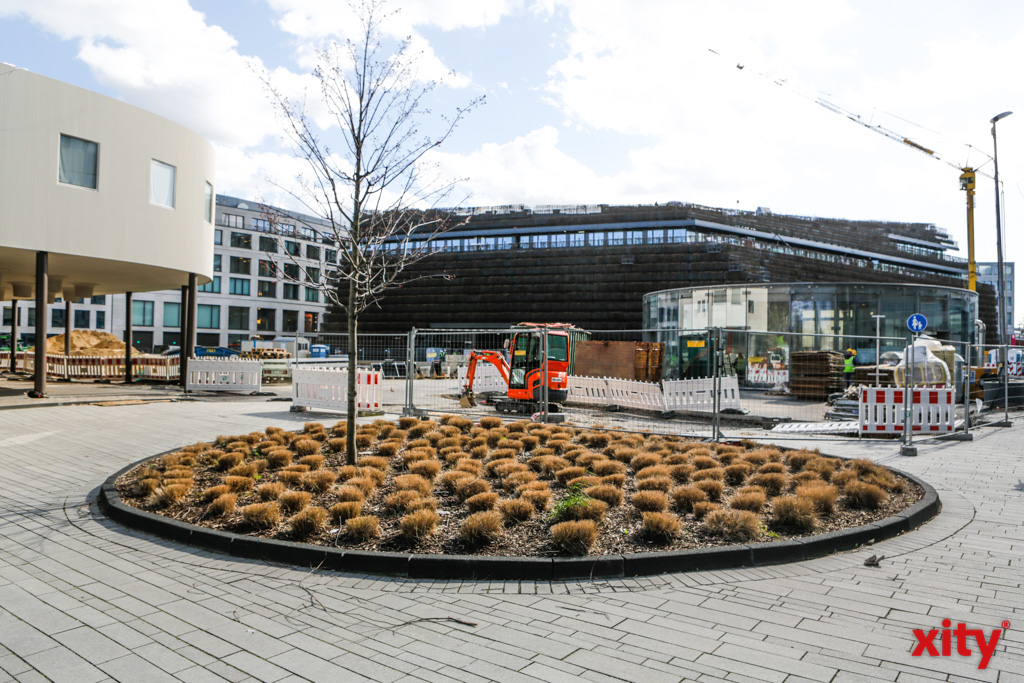 Auf dem Gustaf-Gründgens-Platz wird fleißig gearbeitet. Bis zum Sommer soll man hier spazieren gehen können. --> bit.ly/2TN4Vr7