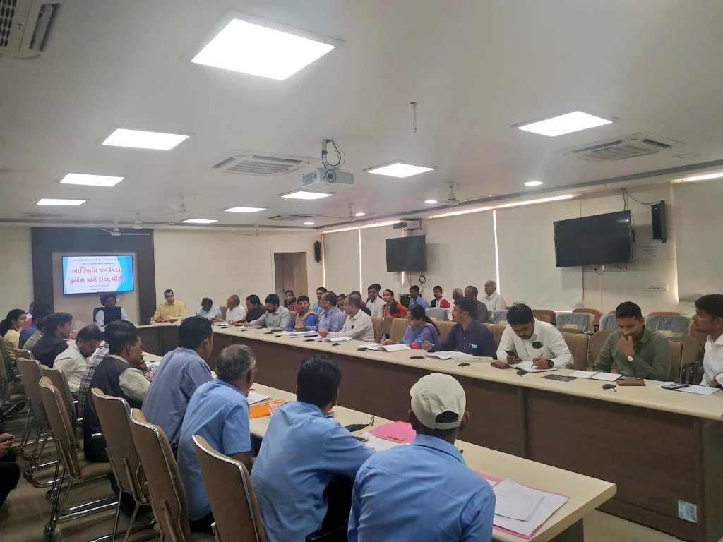 માન. કમિશ્નરશ્રી <a href="/RanaDilipkumar/">Dilip Rana..</a>
આદિજાતિ વિકાસ વિભાગ અધ્યક્ષતામાં આદિજાતિ જન વિકાસ ઝુંબેશ અંતર્ગત રીવ્યુ બેઠકમાં જિલ્લાના સંબંધિત અધિકારીઓ સાથે પી.એમ.કિસાન યોજના, પ્રધાનમંત્રી આયુષ્માન ભારત, બેંક એકાઉન્ટ- રૂપેકાર્ડ, મુદ્રા યોજના.
<a href="/pkumarias/">Pankaj Kumar</a> <a href="/CMOGuj/">CMO Gujarat</a>  <a href="/sdm_modasa/">SDM MODASA</a> <a href="/DdoArvalli/">DDO Arvalli Modasa</a>