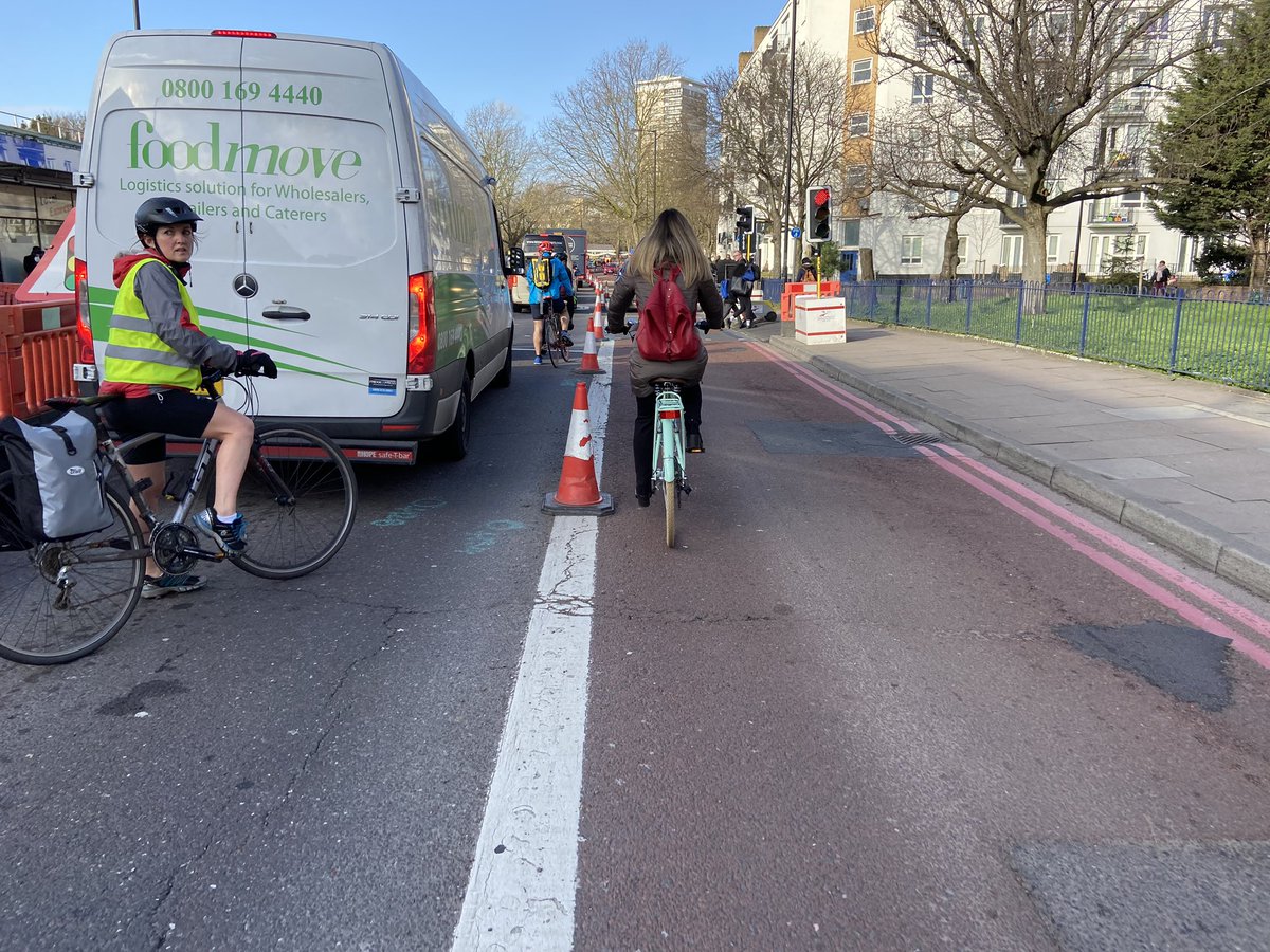It’s all well and good building fancy contraflow cycle lanes but what about the welfare of cyclists during the process? #Jamaicaroad #Bermondsey