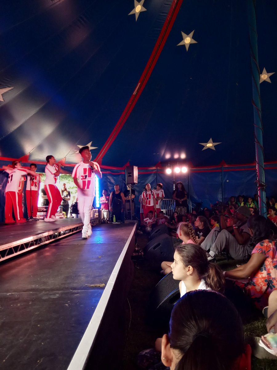 WeAreBeatroots's tweet photo. Want to perform on this stage at #WalthamstowGardenParty2020? Worried you've missed the application deadline? You're in luck! It's been extended to Mon 16 March, 10pm!🎶Pls share!! -  https://t.co/81aTGxulQp https://t.co/hvwOong9AX