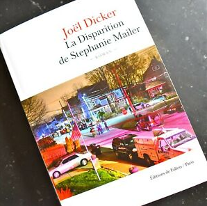 Le #vendredilecture de <a href="/Alex9Corbelli/">Alex Corbelli</a> : "La disparition de Stéphanie Mailer", de <a href="/JoelDicker/">Joel Dicker</a>. Une enquête policière haletante pour occuper les week-ends d'hiver au coin de la cheminée.