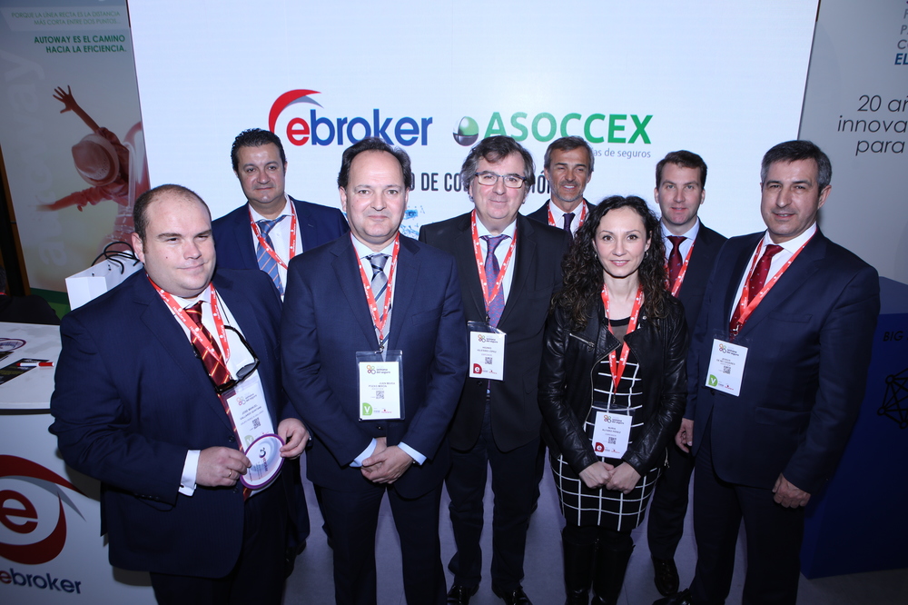 ebrokerES's tweet image. 👀 Visto en el stand de #ebroker de la #SemanaDelSeguro 🍃

🤝 Acuerdo con @ASOCCEX 

@H_Iglesias y Juan María Pozas, presidente de la asociación extremeña, han materializado esta alianza.

👉 ow.ly/sPwx50yKGo3

#ebroker20Aniversario
#DespiertaALaInnovación