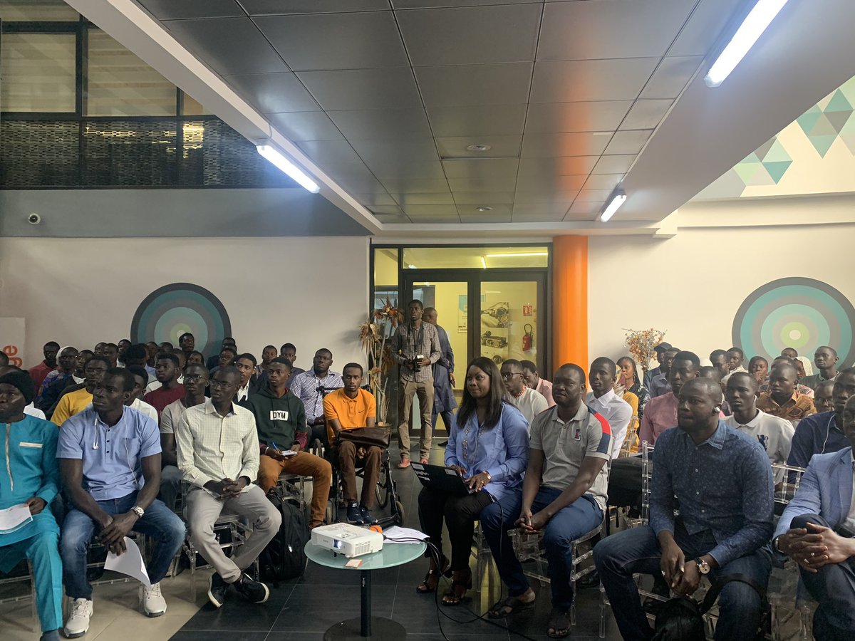hannafall's tweet image. voyage au cœur de @GroupeSonatel sonatel de nos apprenants de la cohorte 3 de @AcademySonatel l, le pôle digital et le data center nous ouvrent leurs portes , aujourd’hui on sort le nez des ordis, les codes vont attendre 🤩🤩 , team ODC💪💪 #kebetu ##codingforbetterlife
