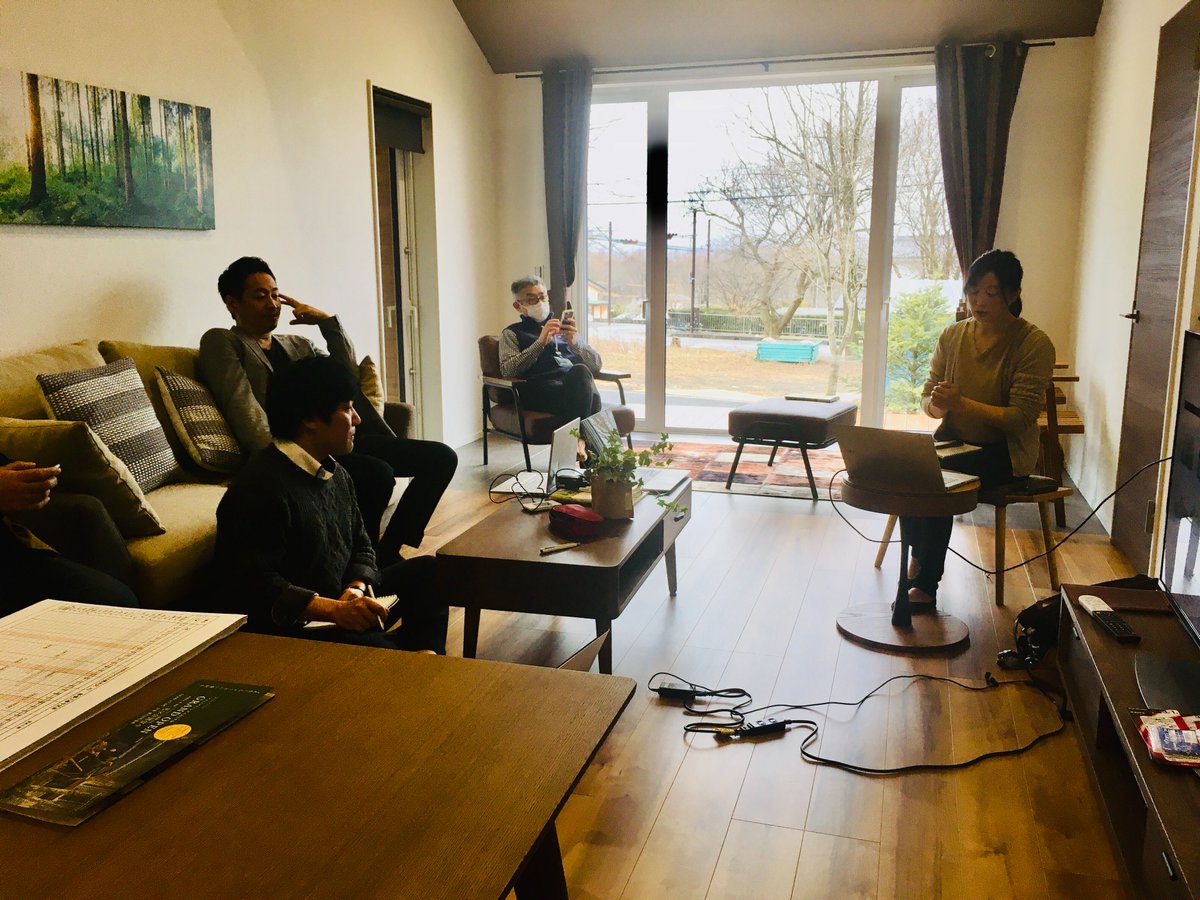 Green Seed Lab株式会社 本日は軽井沢暮らし研究所の定例mtg 場所は 早速御オープンしたばかりの Gable で Fb工法による温かさを肌で実感しながら おお いいね なんて床に直接座るスタッフも笑 入った瞬間裸足になりたくなる気持ちよさを改めて