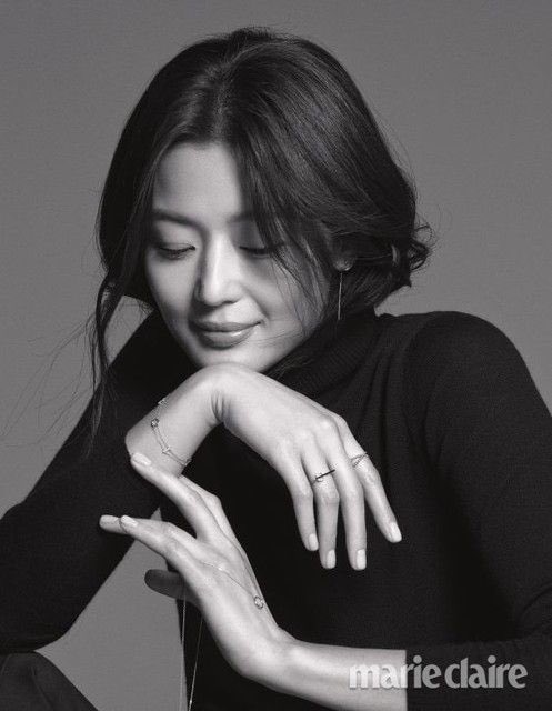 TitasofKdrama's tweet photo. ✨ in late 30's and thriving ✨

#KimTaeHee - 39 yrs (03.29.1980)
#SonYeJin - 38 yrs (01.11.1982)
#SongHyeKyo - 38 yrs (11.22.1981)
#JunJiHyun - 38 yrs (10.30.1981) https://t.co/fpJ6fVaOE7