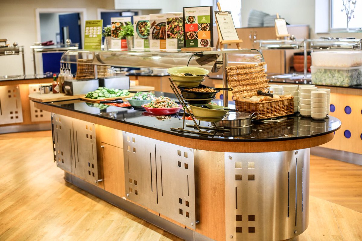 PaulQNutr's tweet photo. Fantastic launch of Powering Performance at King Edward VI! @racarter98 @Jeremyalderton @PeterHadfield9 @TA3SodexoChef @IndiesSodexo @KESSouthampton #nutrition #health #performance https://t.co/ieL3vE2usg