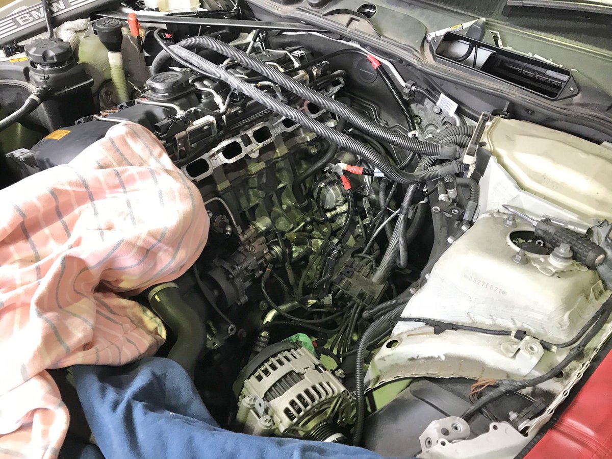Atta福山 福山市 Bmw E90後期 325iのn53エンジン 始動すると異音 アイドリング不調 マフラーから白煙 エンジン警告灯も点灯 異音は燃料高圧ポンプより 高圧ポンプは高額で 交換作業もこのモデルはインマニやオルタネーター等を取外しての作業に Atta福山 福山市 Bmw E90後期 325iのn53エンジン 始動すると異音 アイドリング不調 マフラーから白煙 エンジン警告灯も点灯 異音は燃料高圧ポンプより 高圧ポンプは高額で 交換作業もこのモデルはインマニやオルタネーター等を取外しての作業に