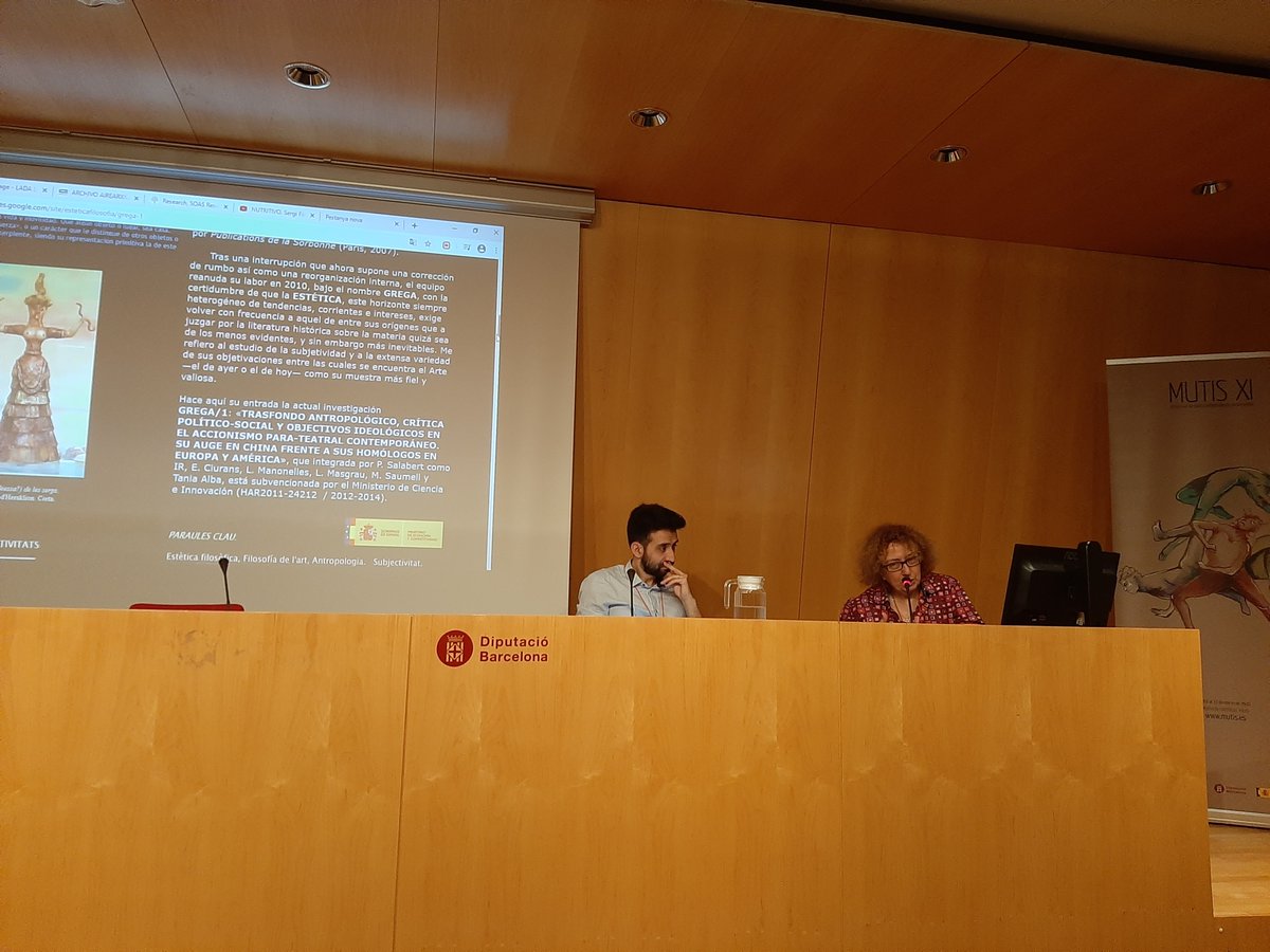 MartaFdezJurjo's tweet image. Mercè Saumell de l'@institutteatre ens presenta i contextualitza el projecte d'investigació #GREGA: el desafiament del cos (accionisme i performance), presentada per Víctor Bobadilla de la UAB, al III Congrés d’investigació i pràctiques escèniques dins del @festivalMUTIS
#MUTISXI