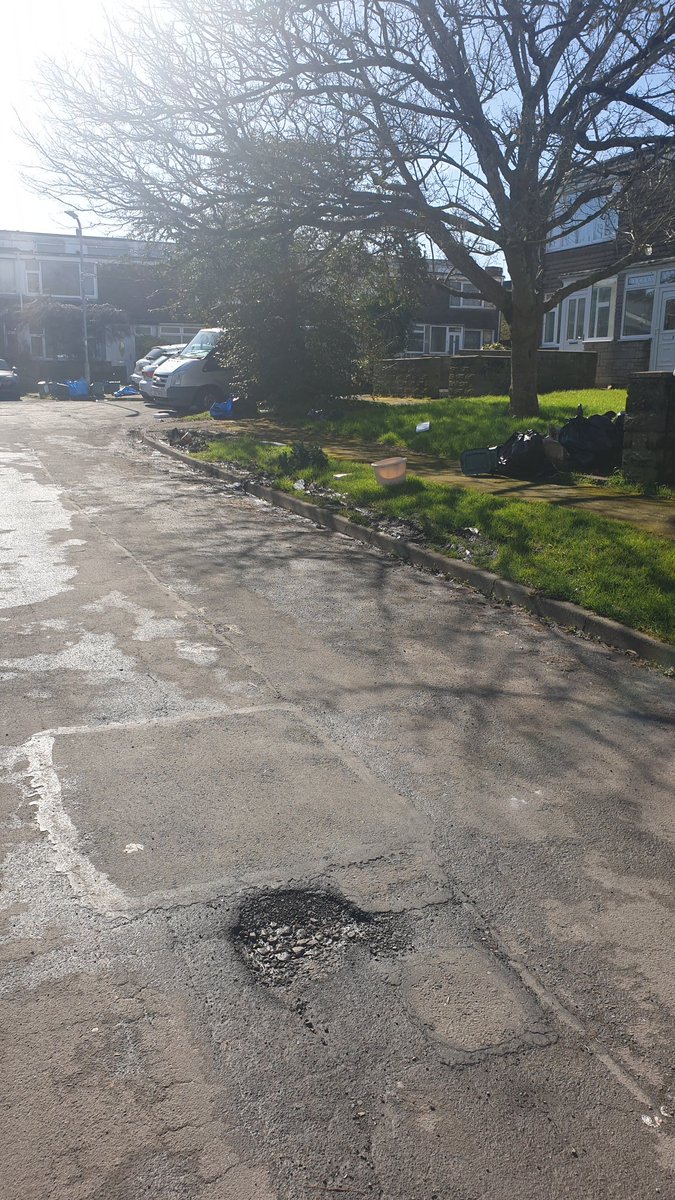 g1ully's tweet photo. @VOGCouncil 
My street has had recycling collected and now looks like a slum. Rubbish absolutely everywhere and you have the cheek to announce a 4.9% council tax rise. https://t.co/NhMUTDwE1J