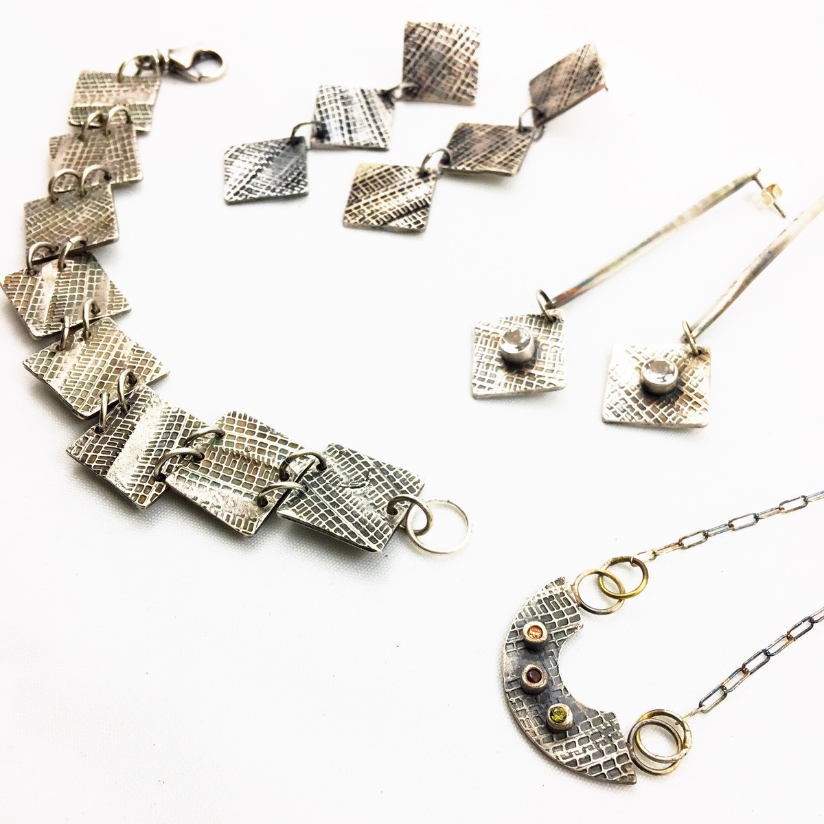 RLAG_Designs's tweet photo. It's #oneofakindwednesday again!

The #tredzcollection is still my favorite. Each component is created, one-by-one, out of #pmc and fired in the kiln. It's a little bit like magic.

#preciousmetalclay #customjewelry #edgy #newcumberlandpa #ridelikeagirldesigns https://t.co/UkuhDrIw2G