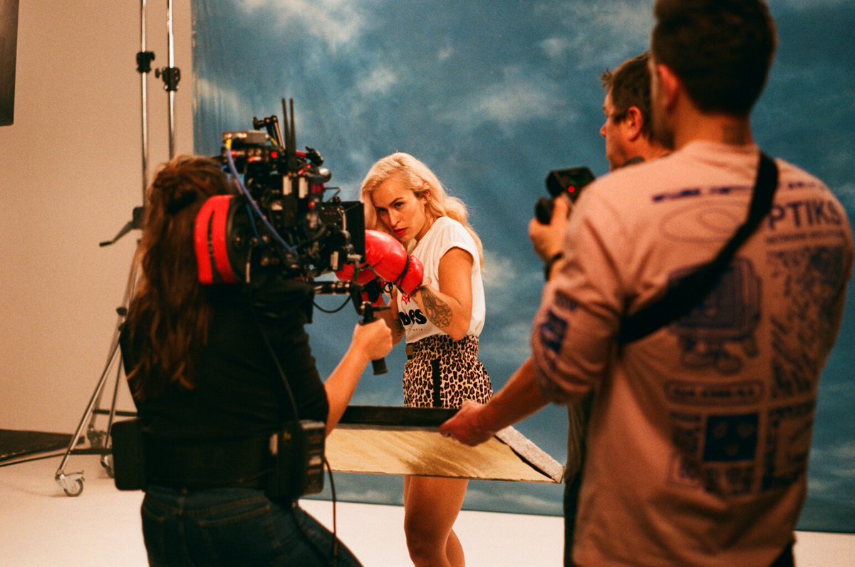 Take2FilmsUK's tweet photo. BTS of the @greatcoatfilms @PUMA x CHARLOTTE OLYMPIA collaboration filmed with an #ARRIFLEX416 + @Cooke_Optics SK4 lenses by DoP Beatriz Sastre.
📷: Billal Taright
#pumaxcharlotteolympia https://t.co/BDWpk0utqy