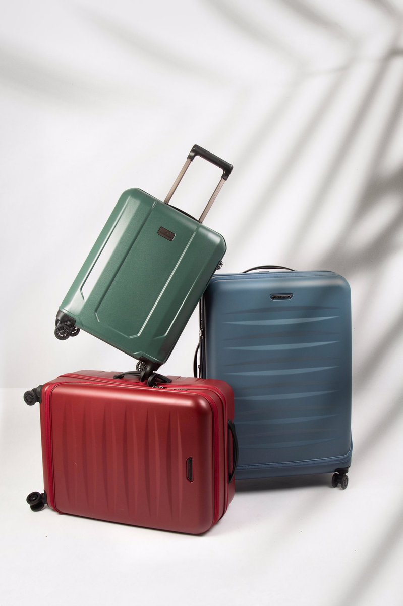 Maletas ultra flexibles y resistentes, perfectas para #padres viajeros y todoterreno🙌🏼 Ahora con descuentos de hasta el -70%! Encuéntralas en tiendas físicas y online #SalvadorBachiller #madrid #shopnow #luggage #travel #SalvadorBachillerMen