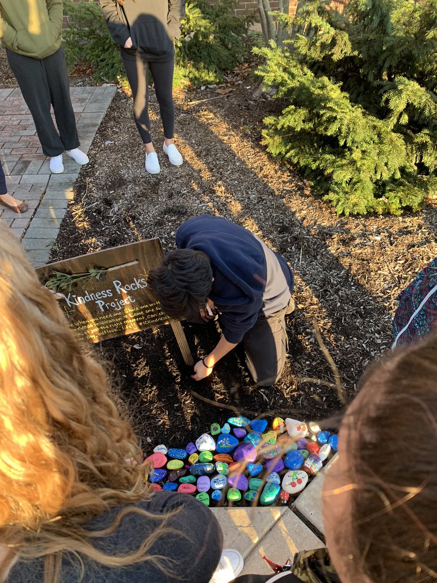 TeamIntegrity5's tweet photo. @ICKindnessRocks The beginning of IC Kindness Rocks Club @SASD_IC #kindnessrocks #ICrocks #SASD @IndianValley_EF https://t.co/Ohkit0Bvzv
