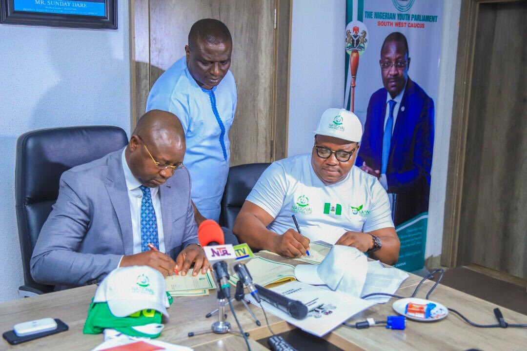 SundayDareSD's tweet photo. ... to which we are resolutely committed. We will be working closely with the Education Ministry on one hand and the Trade, Industry and Investments on the other for job creation, sporting goods manufacturing, merchandising and other opportunities this will spark off https://t.co/oX94GhPeAO