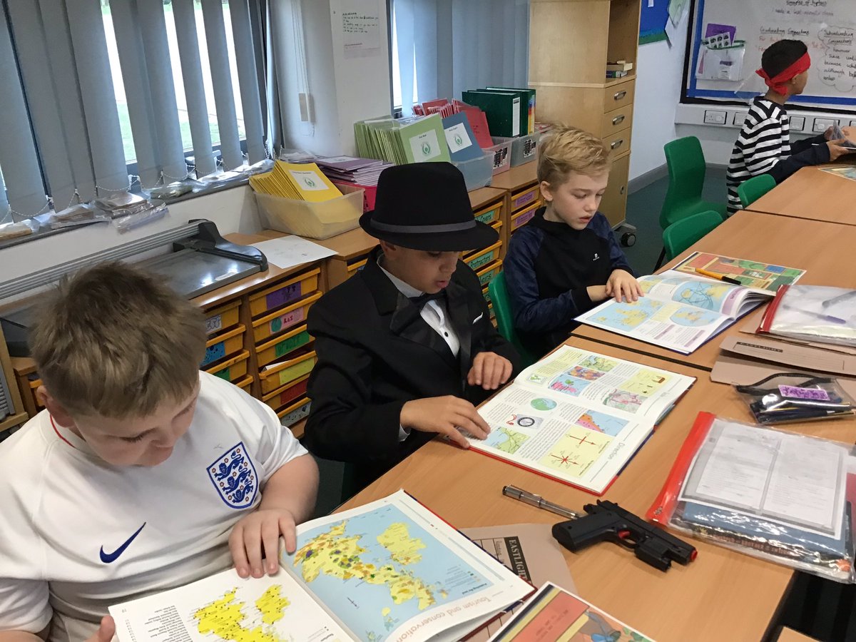 FalconsMPS's tweet photo. Learning about the amazon rainforest during world book day. Great lesson and do many interesting questions! @EnglishMPS_ https://t.co/Z3xqG0Bmf3