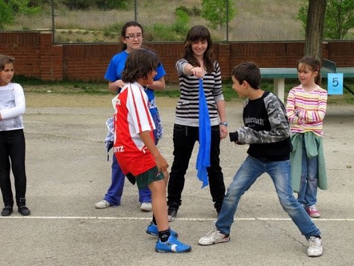 EF4Eexperiment1's tweet photo. El joc del mocador serà l’activitat principal del nostre experiment! #deporte #sport #esport #mocador #educaciofisica #experimentfisic #activitatfisica https://t.co/GkbTWeQ5SN